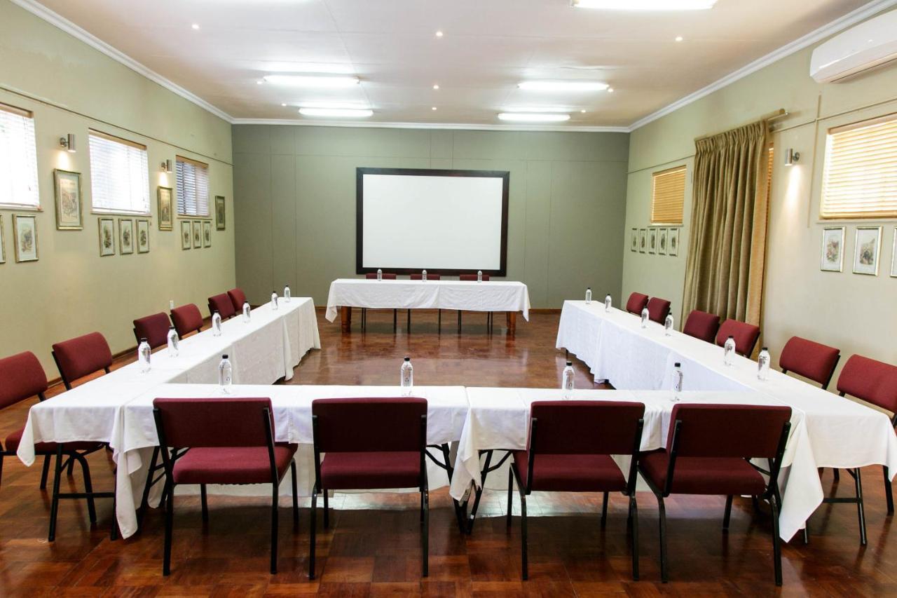 Queen'S Hotel By Bon Hotels Oudtshoorn Exterior photo